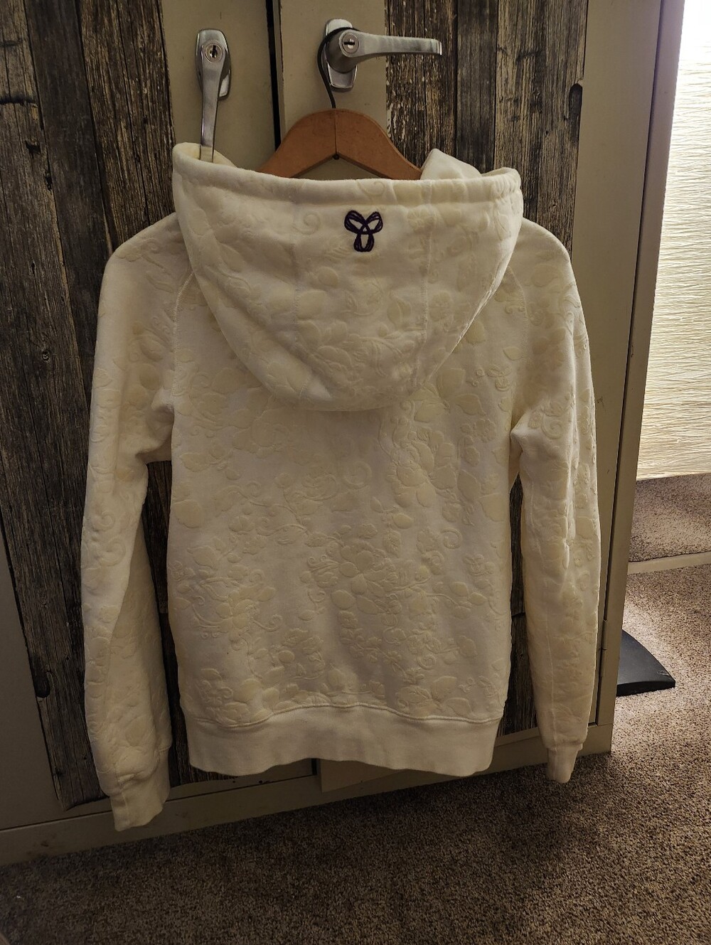 TNA Women's Cream Hooded Embossed Zip Up Hoodie in Cream Sz L